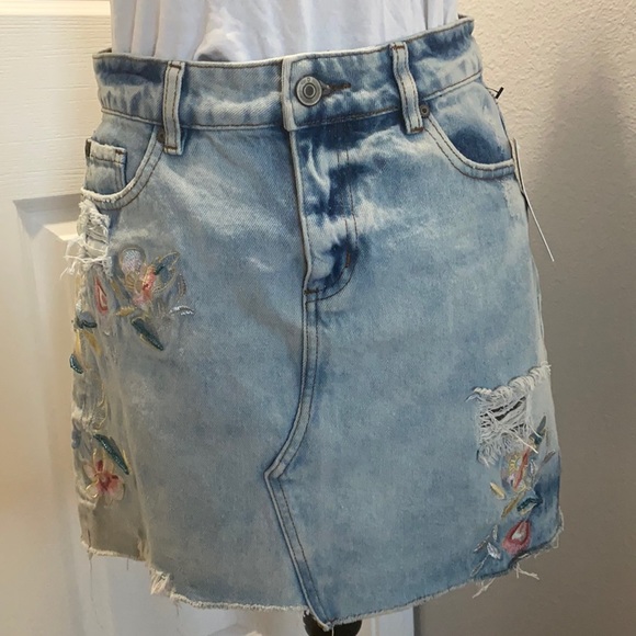 ‼️SALE‼️ Denim Skirt New with tags ‼️free shipping‼️ - Picture 2 of 5